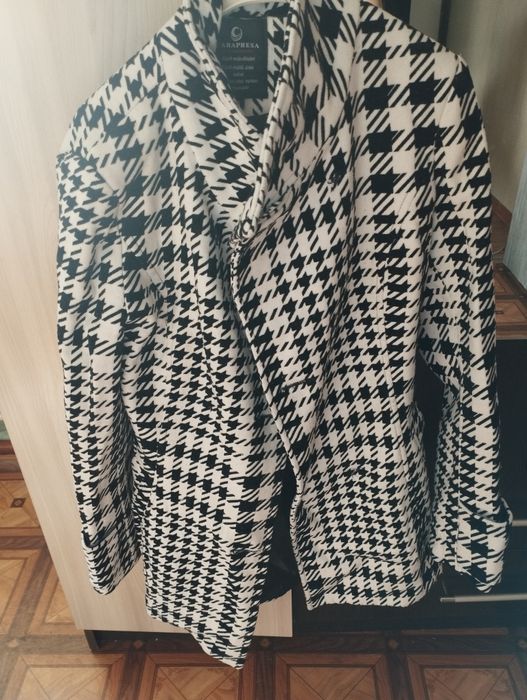 Продам пальтишко. Новое в хорошем состоянии. Размер 44.