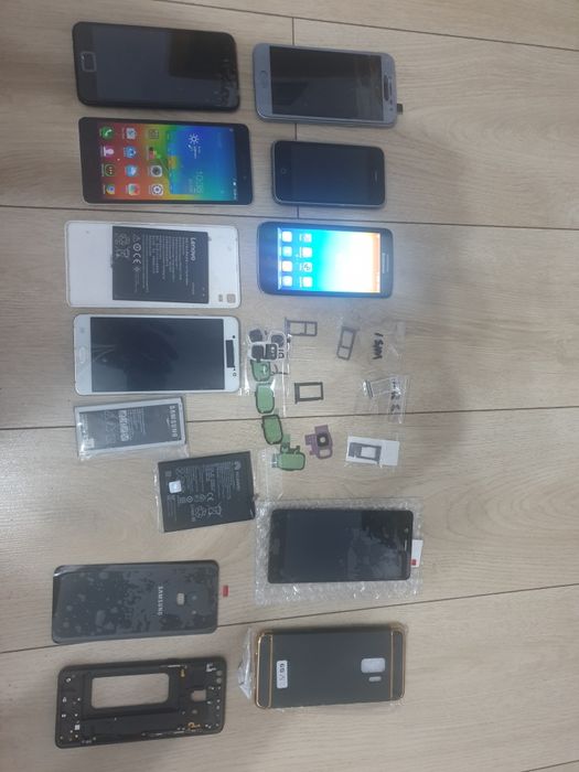 Lot telefoane functionale sau nefunctionale + baterii + alte piese