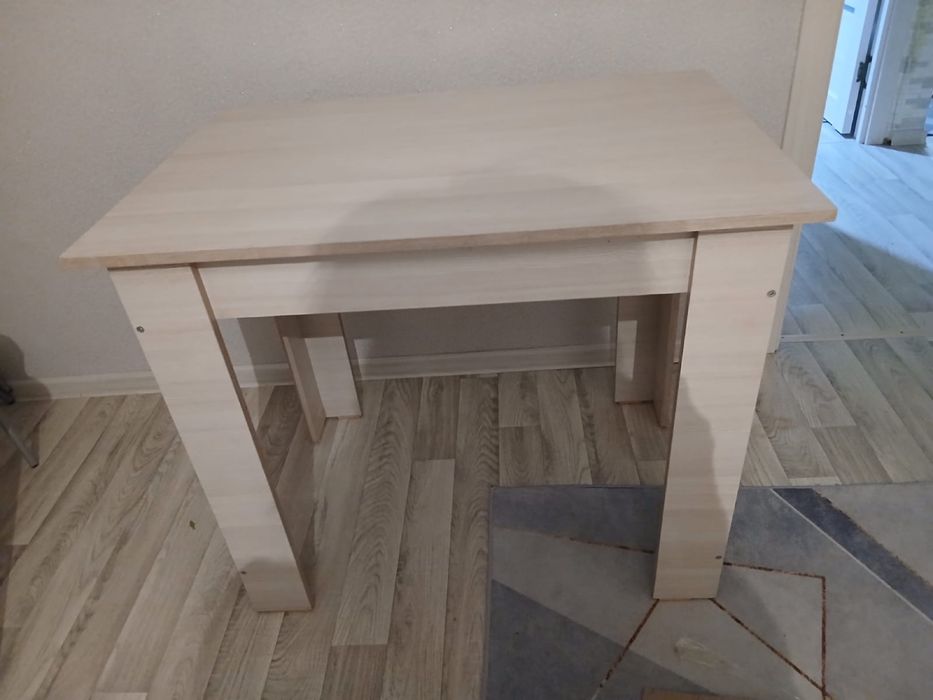 Стол в хорошем состоянии