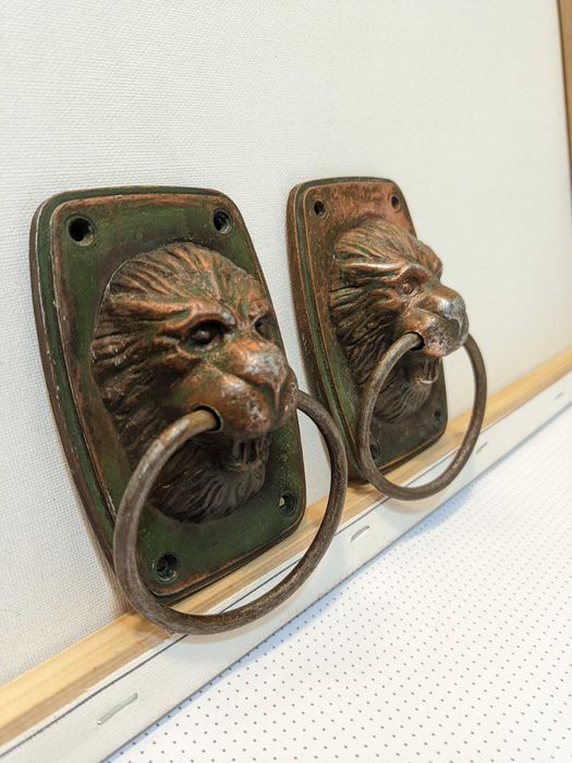 Декоративные ручки для дверей, мебели.