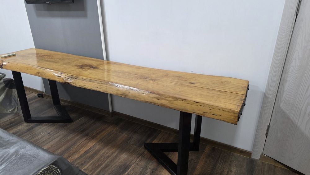 Масивна трапезна маса