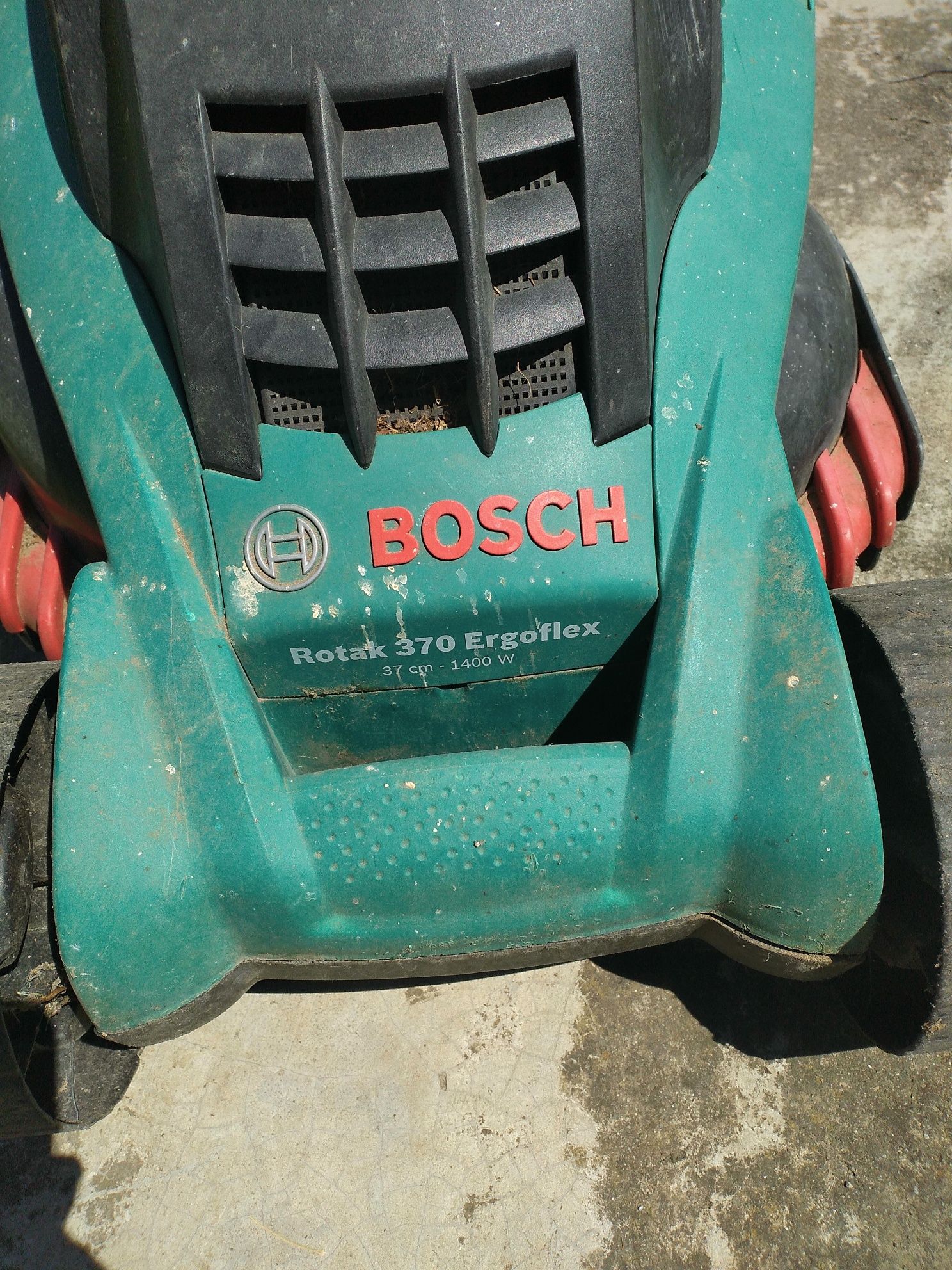 Електрическа косачка Bosch