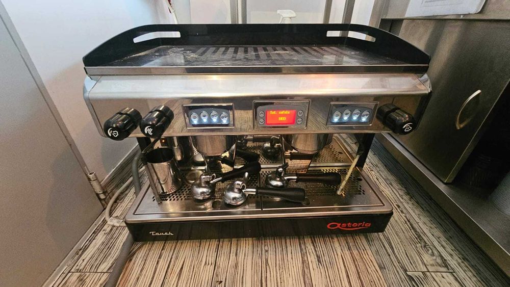 Astoria Toucht nou- 1000 cafele pe contor