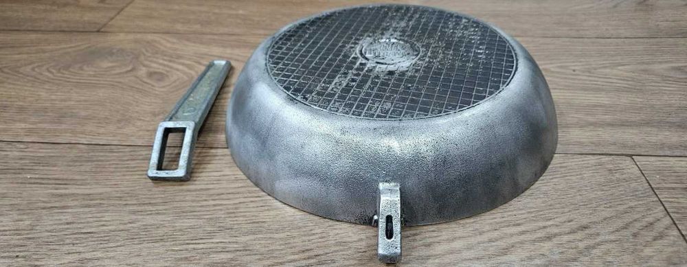 Толстая алюминиевая сковорода с ручкой d. 27 Производство СССР