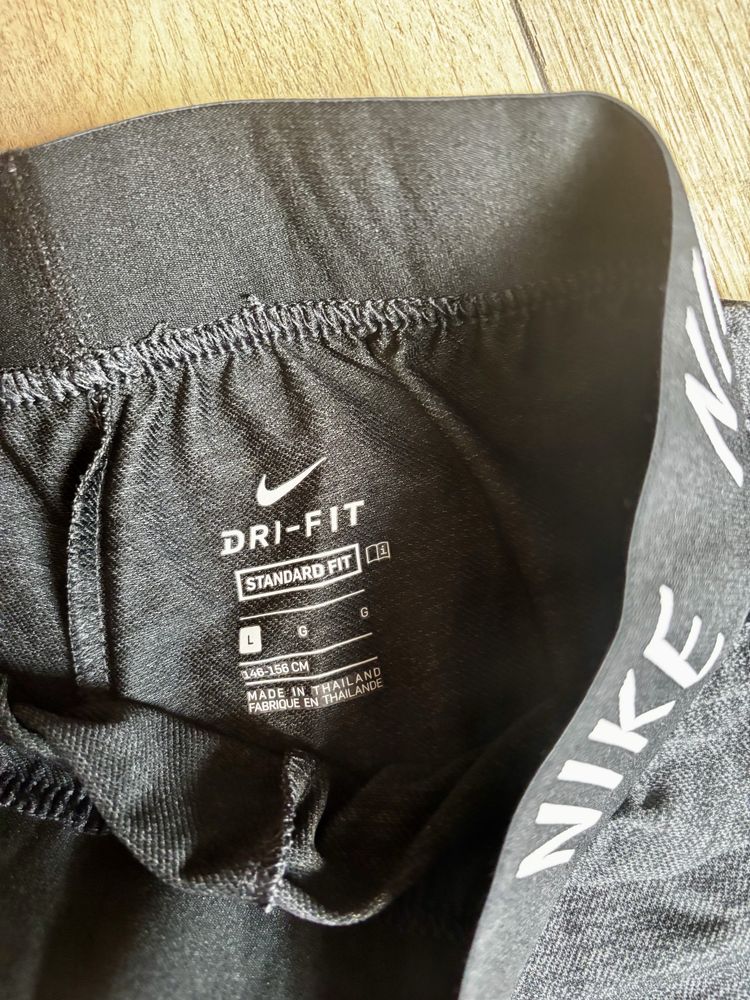 Дамски спортни шорти Nike Dri- Fit / S