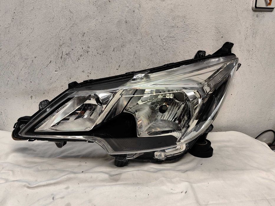 Оригинален фар Mitsubishi Space Star