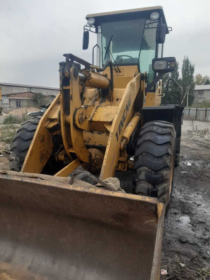 Продам двухкубовый погрузчик XCMG LW300F, срочно