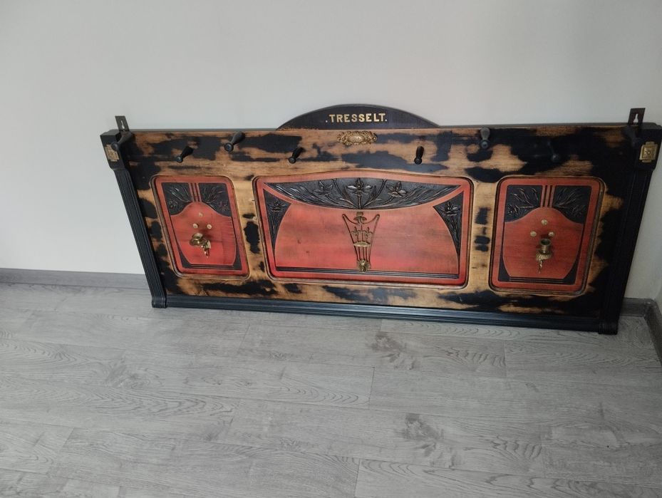 Вешалка декоративная