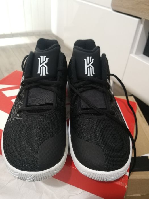 Маратонки Nike Kyrie Flytrap II