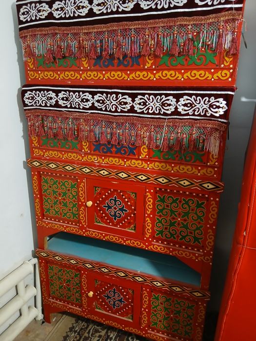 Сандык + жук айяк сатылады жагдайы жаксы агаштан жасалган