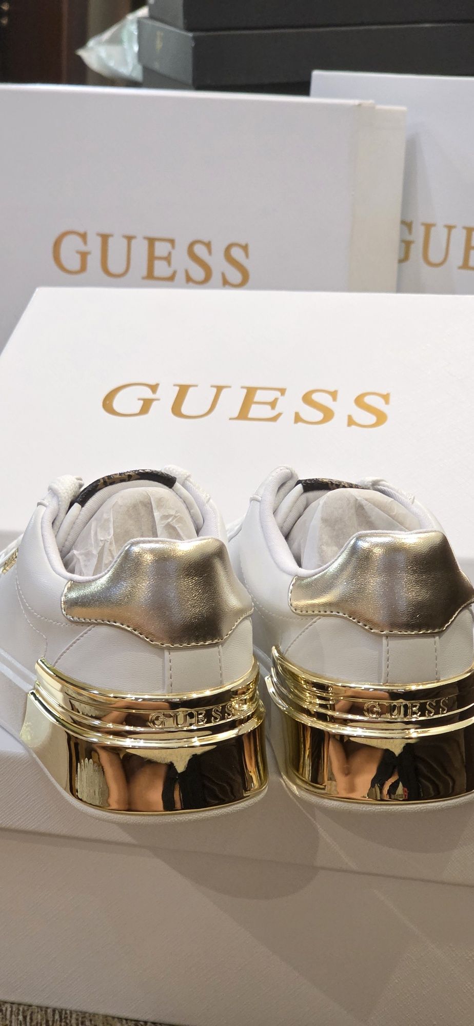Guess Нови сникърси различни размери
