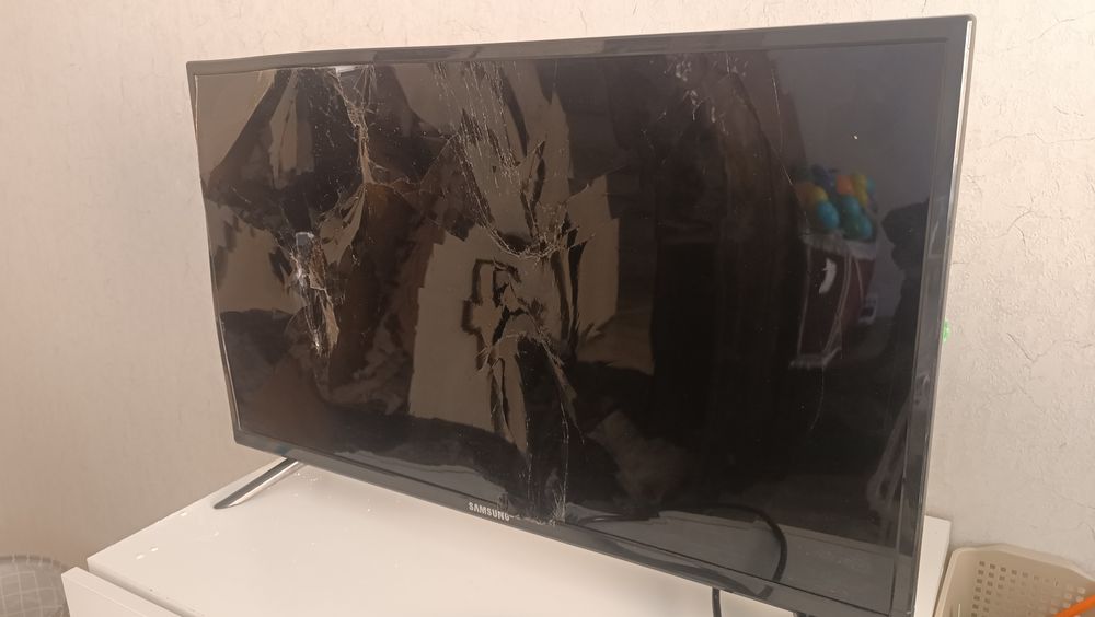 Продам телевизор Самсунг модель32KD18W