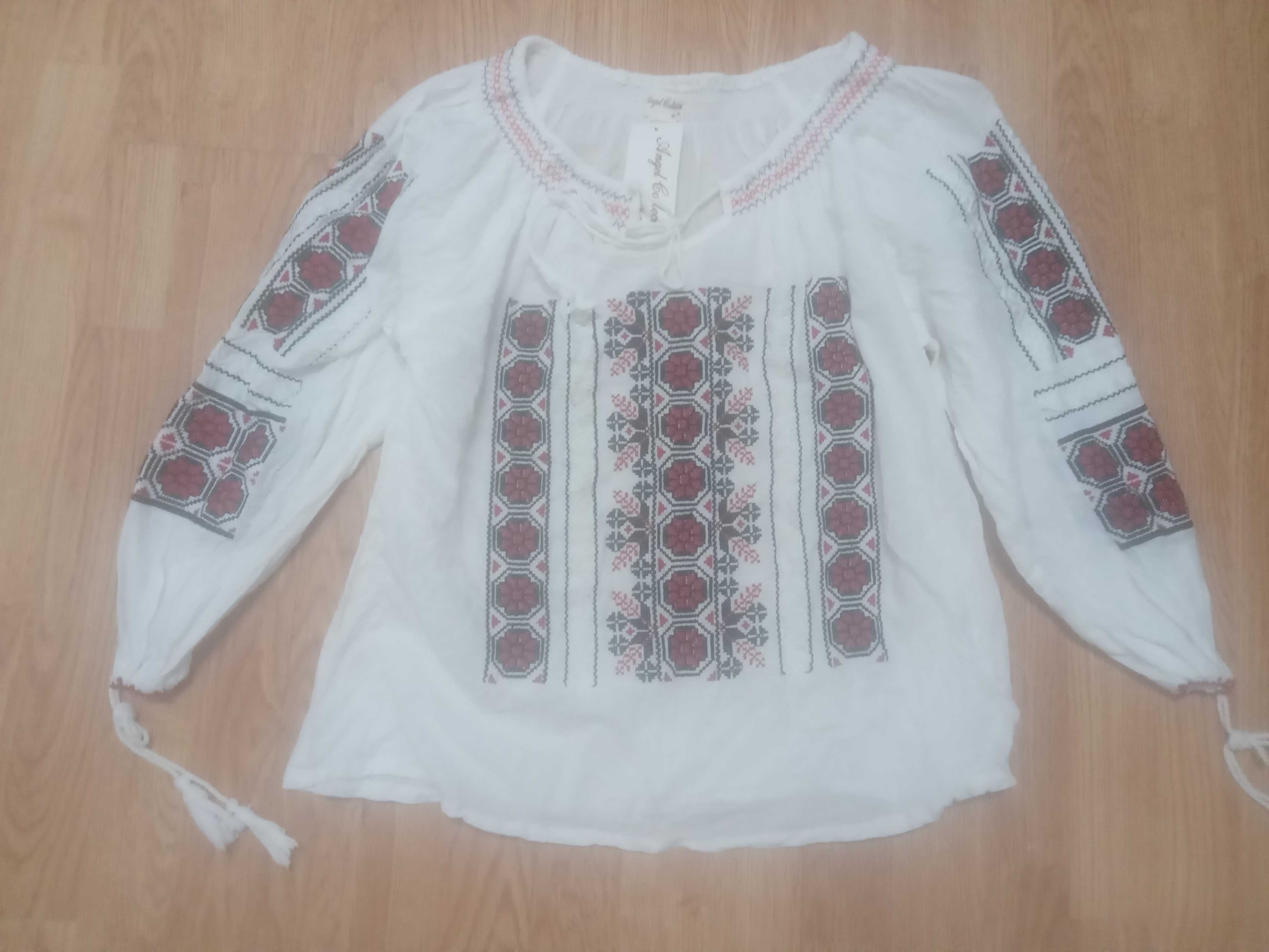 Ie tradițional nouă cu etichetă brodată la mașină