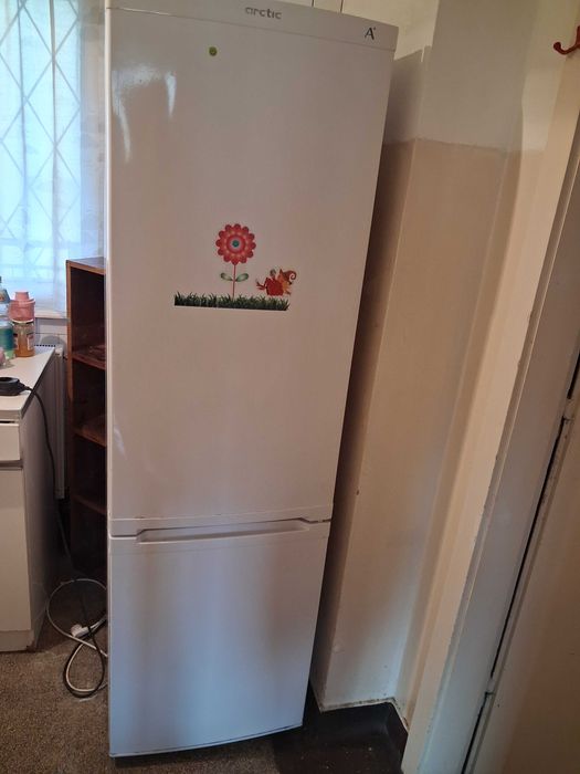 Vând Frigider+Congelator Arctic A+