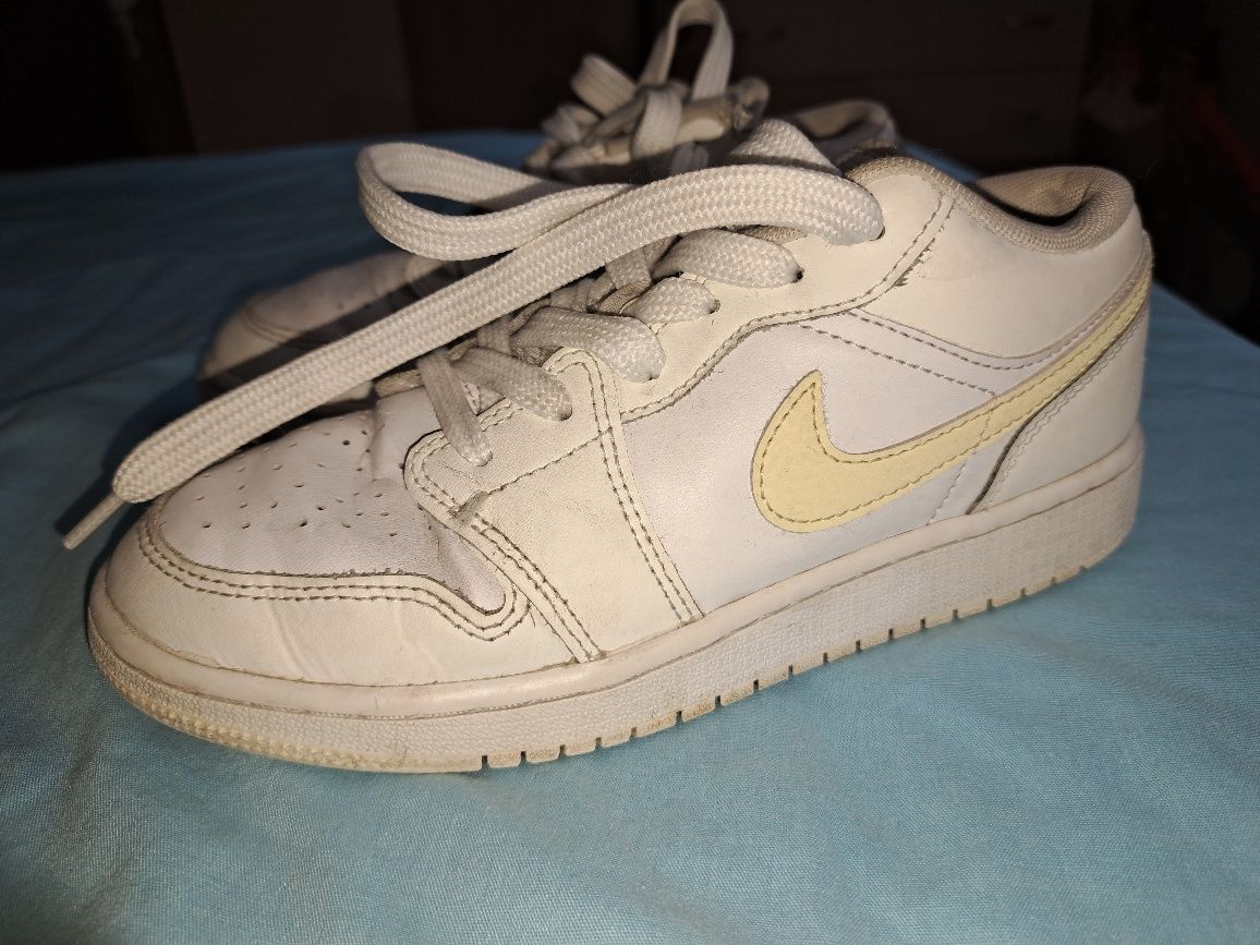 Маратонки за момиче Nike Air Jordan