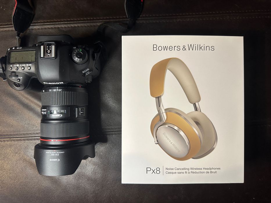 Vând Casti On-Ear Bowers & Wilkins PX8, Bluetooth, Microfon, ANC, Tan