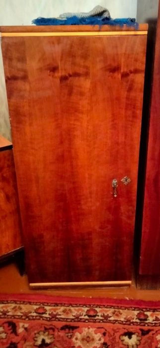 Продается стенка и тумбочка