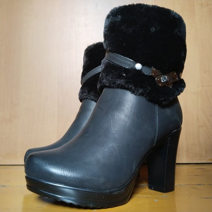 Новые женские сапоги