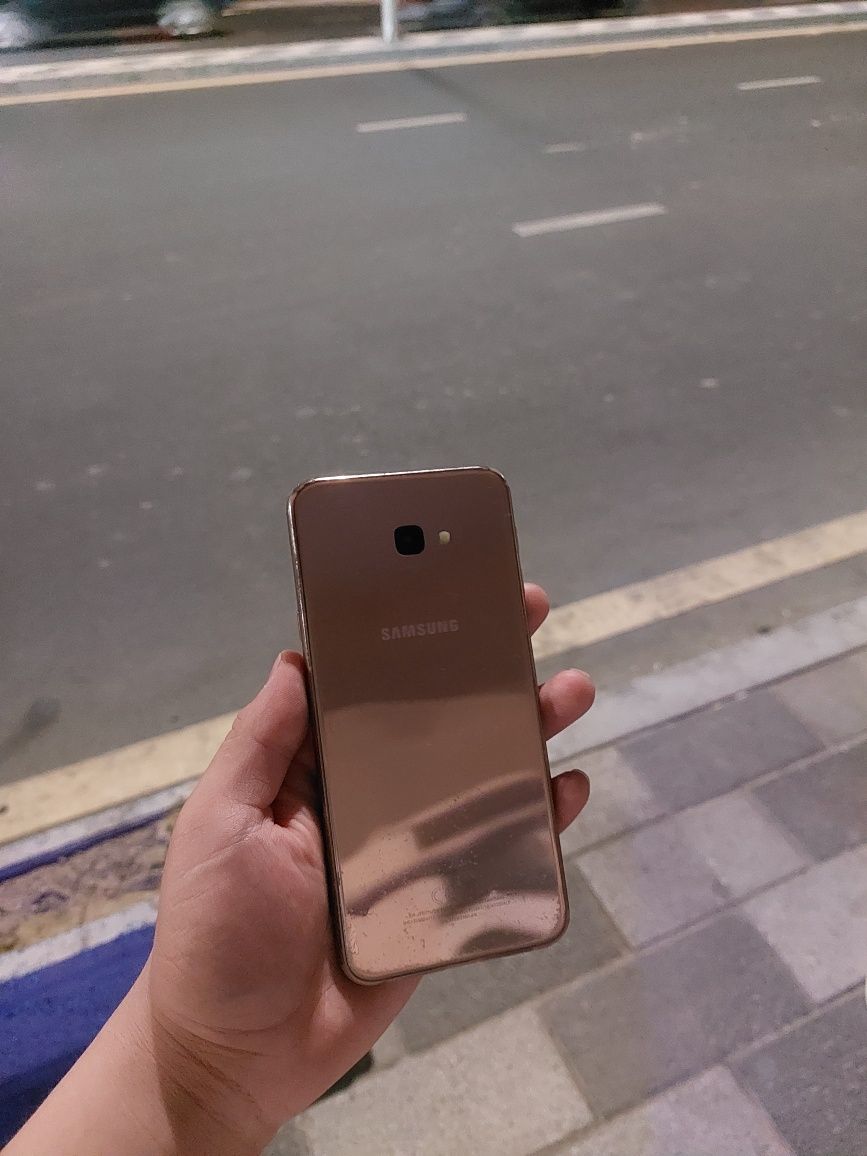Samsung J4 plus gold