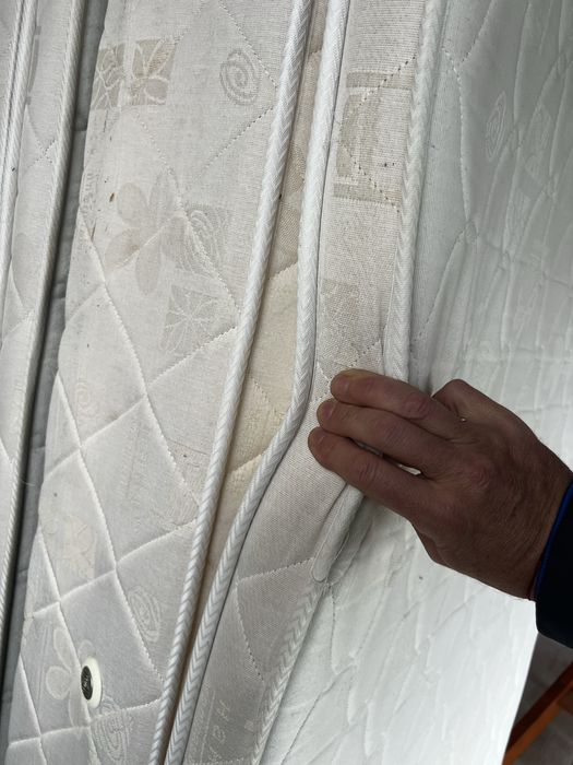 Матраци 2 бр. Едностранни. С дунапрен над матрака