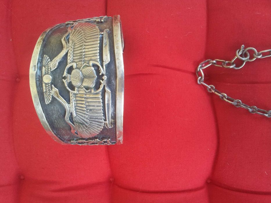 set argint model deosebit daca se poarta atrage privirile