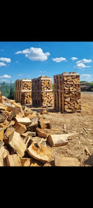 Lemne de foc taiate si sparte