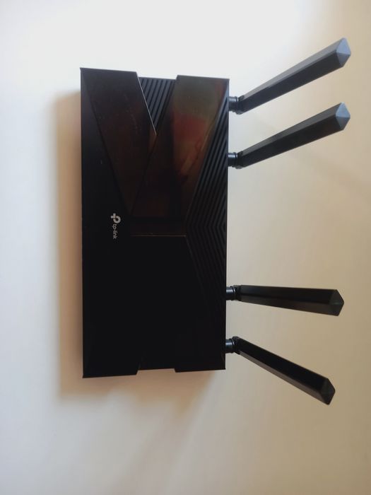 Vând router internet AX3000