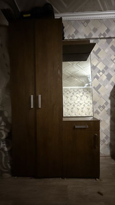 Продам шкаф в прихожую