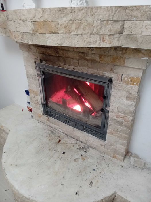 Focar semineu pe lemne