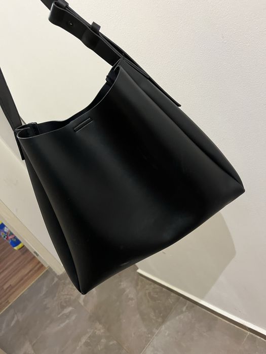 Дамска чанта     .       .        .