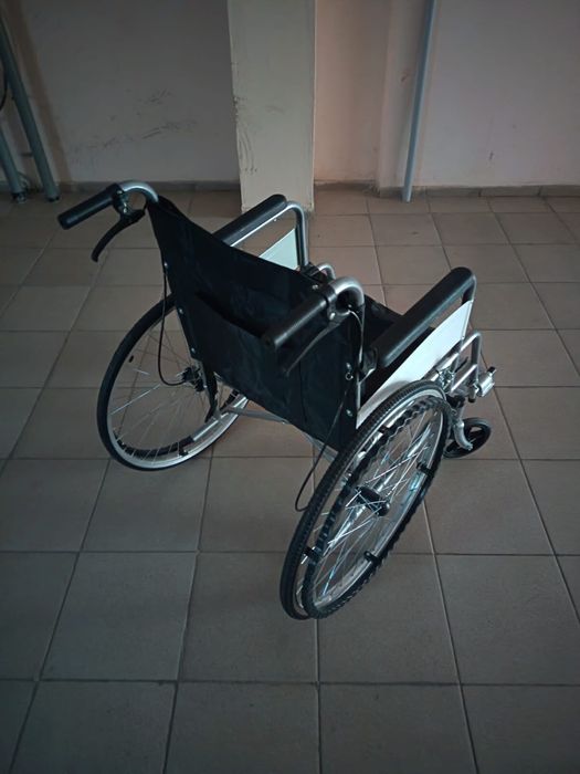 Почти новый инвалидная коляска