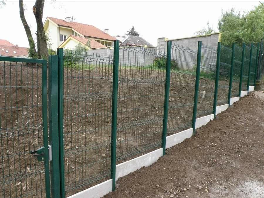 Constructii garduri din plasa bordurata,sipca metalică,tablă cutata