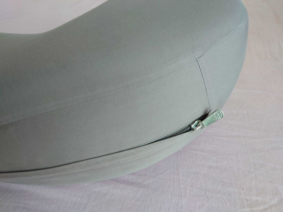 Ergobaby - възглавница за кърмене.