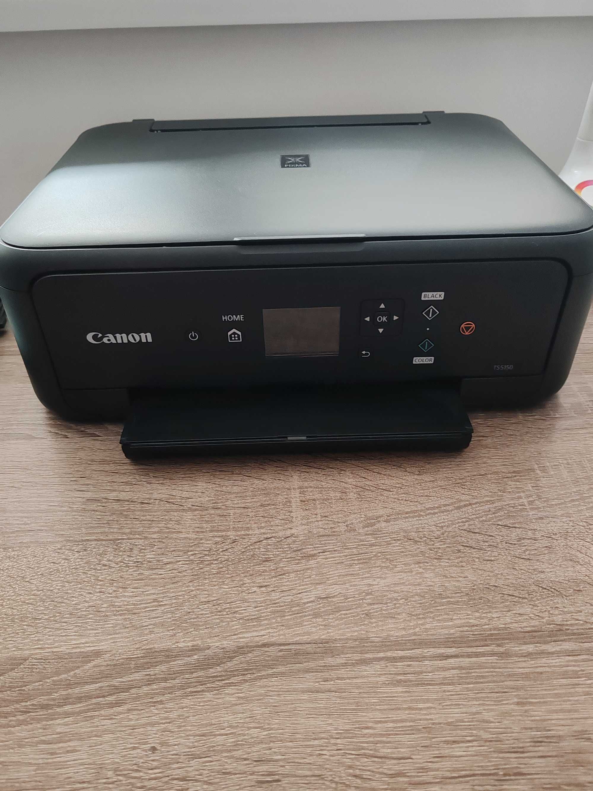 Принтер Canon цветно  и бяло