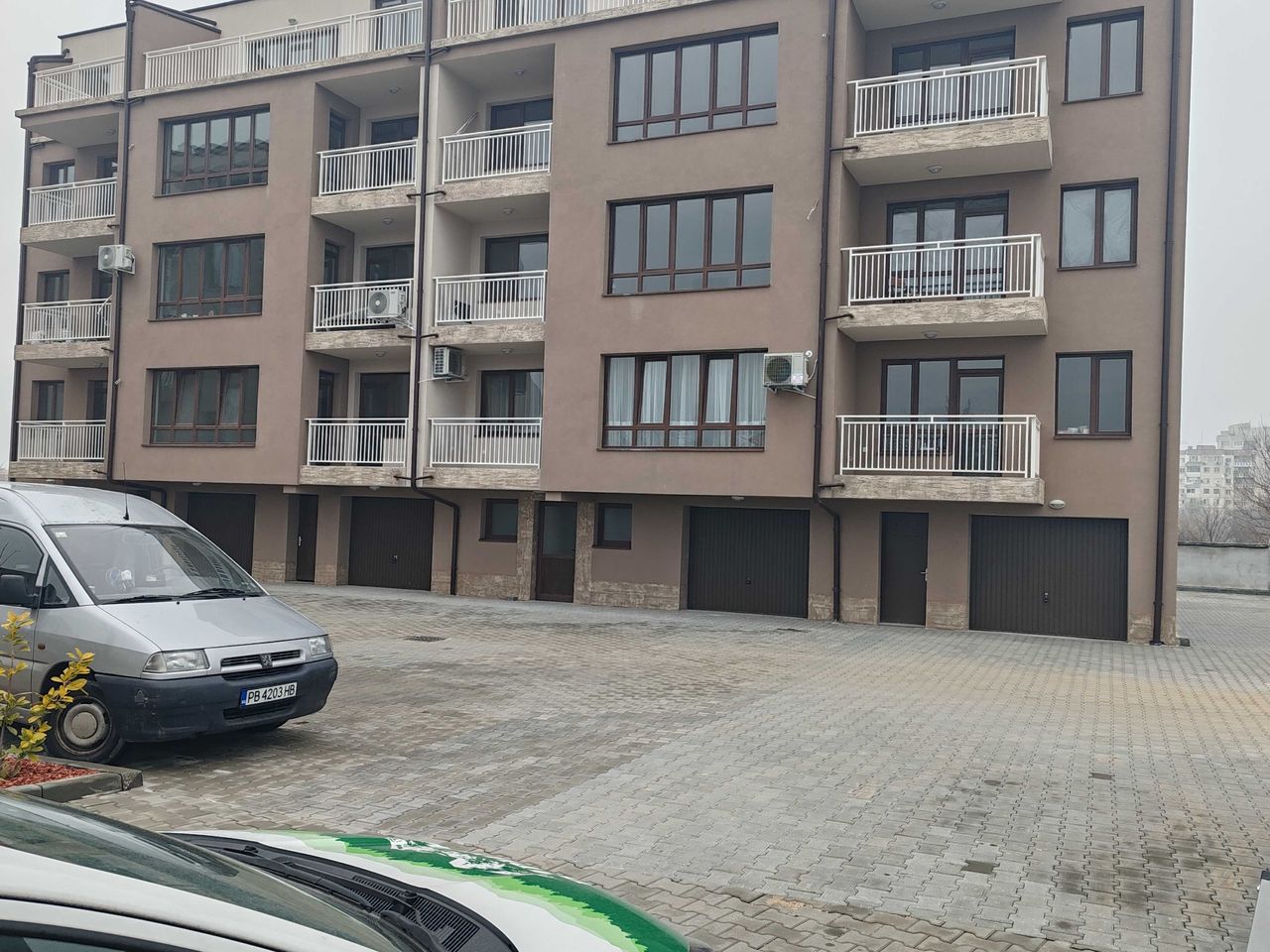 Дава се под наем Двустаен апартамент в Пловдив, Остромила - 70 кв.м за 625 € - Снимка #13