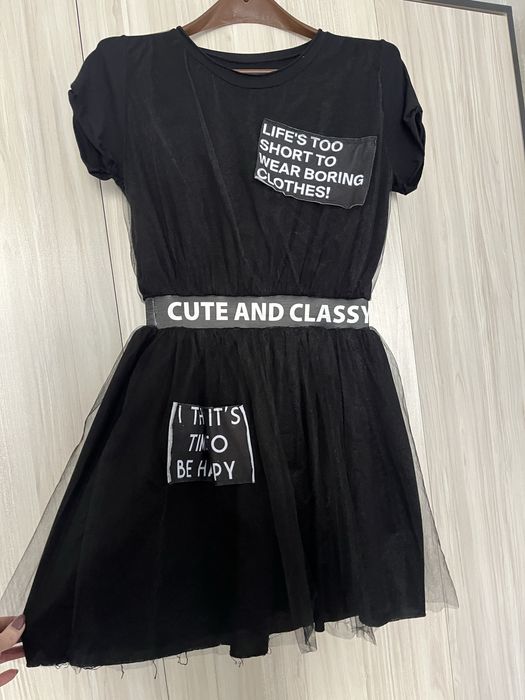 Рокля с надписи къса