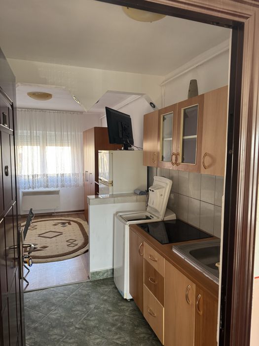 Inchiriez garsoniera carpati 2