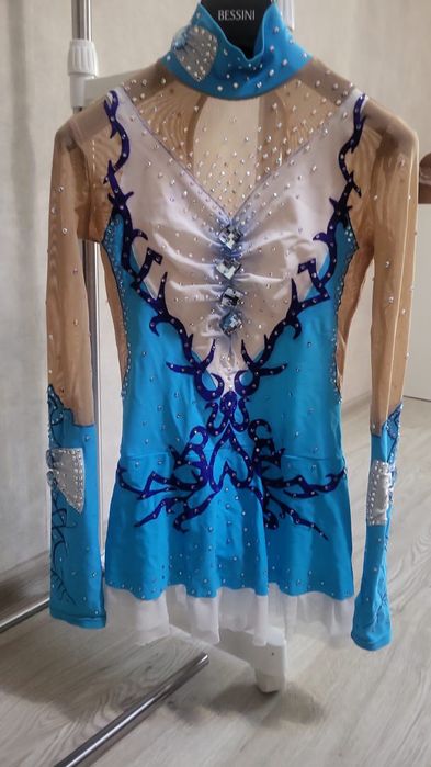 Продам купальник для художественной гимнастики