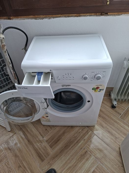 Vând mașina de spălat Arctic