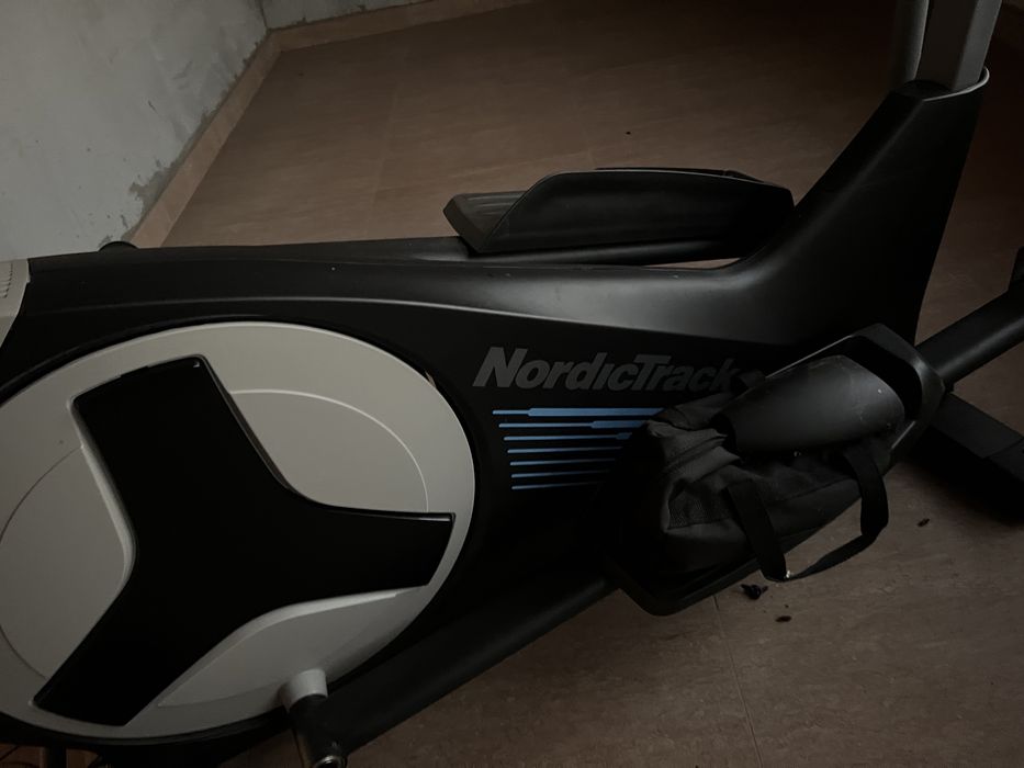 Vand bicicleta eliptica aproape noua