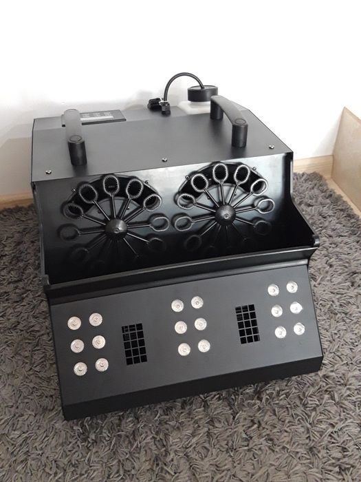 Mașina de fum si baloane