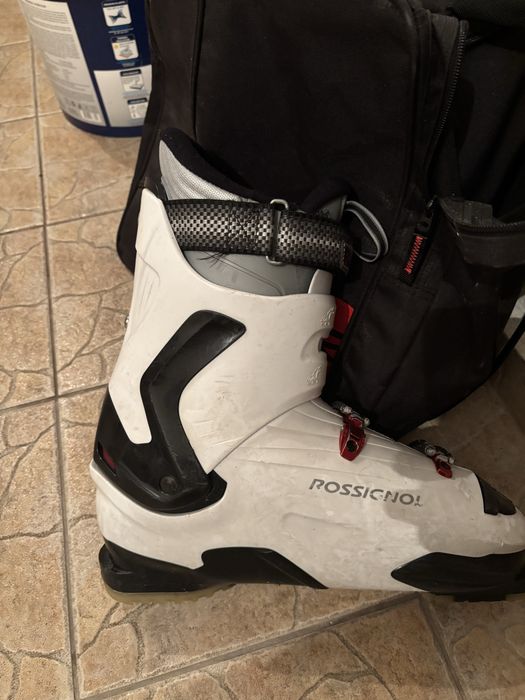 Продавам ски обувки голям номер и 2 бр каски