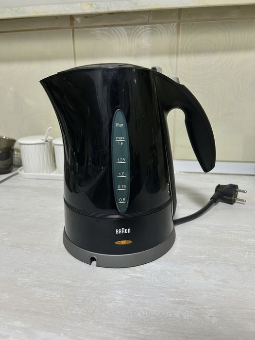 Fierbător electric Braun