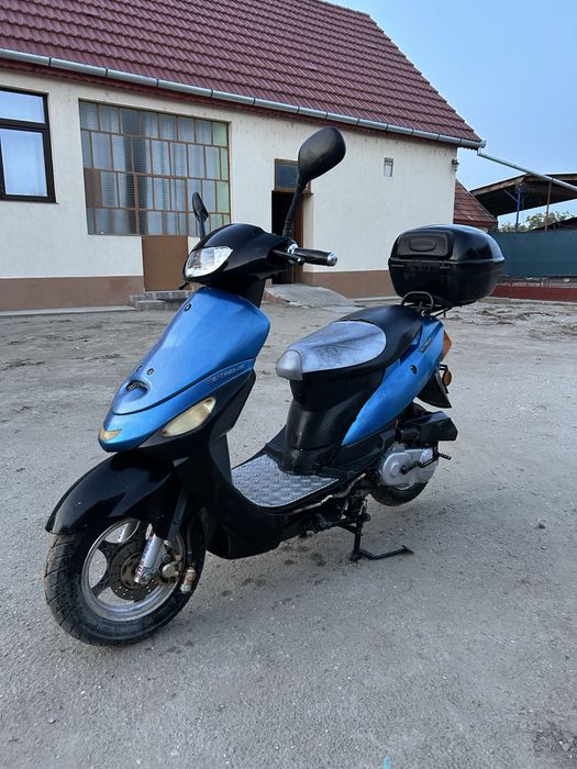 Vând scuter 49cc 4t