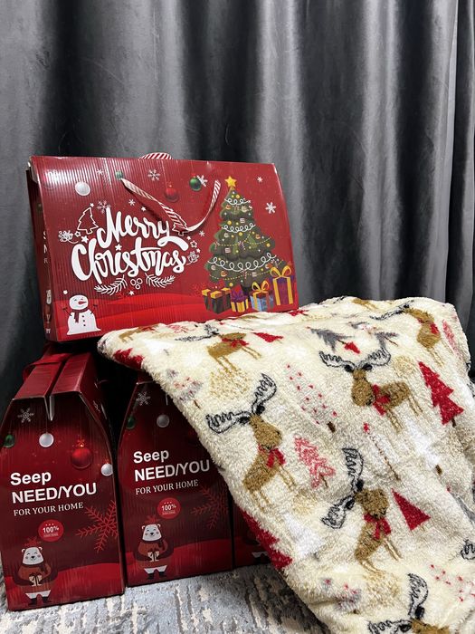 Подарки на Новый Год. Плед в подарочной коробке