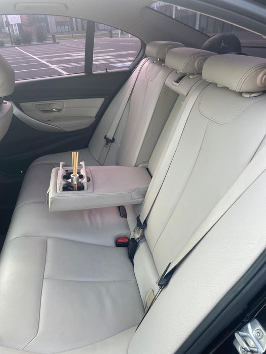 BMW Seria 3 F30 – 2015, eleganță și performanță germană

De vânzare BM