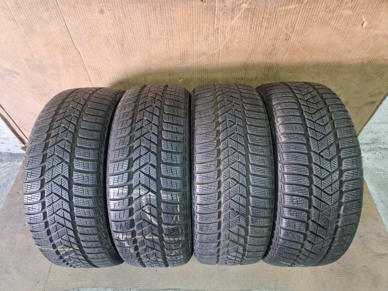 4 Pirelli R18 225/45 Anvelope de iarnă DOT2720