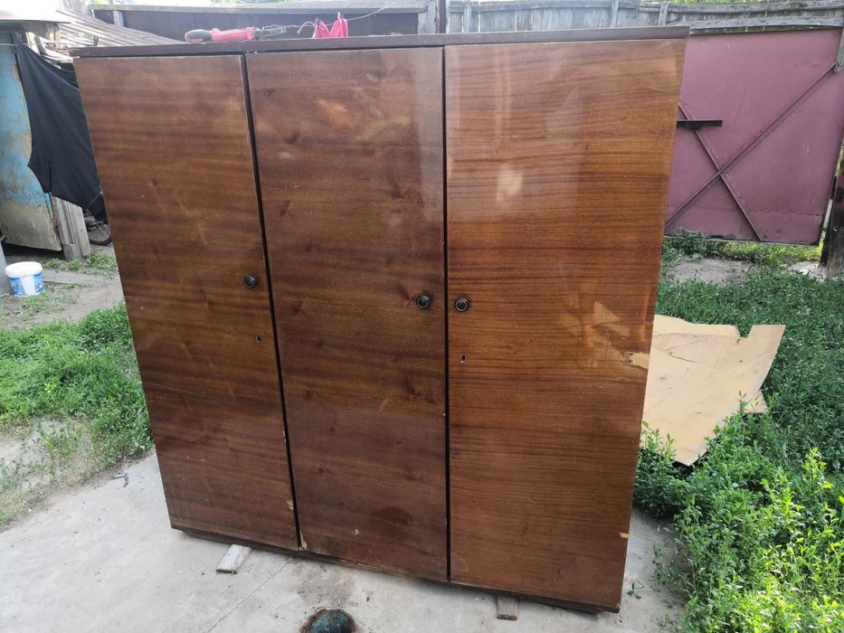 Продам советский шкаф