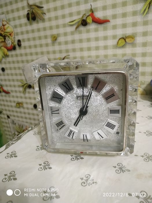 Часы настольные кварцевые