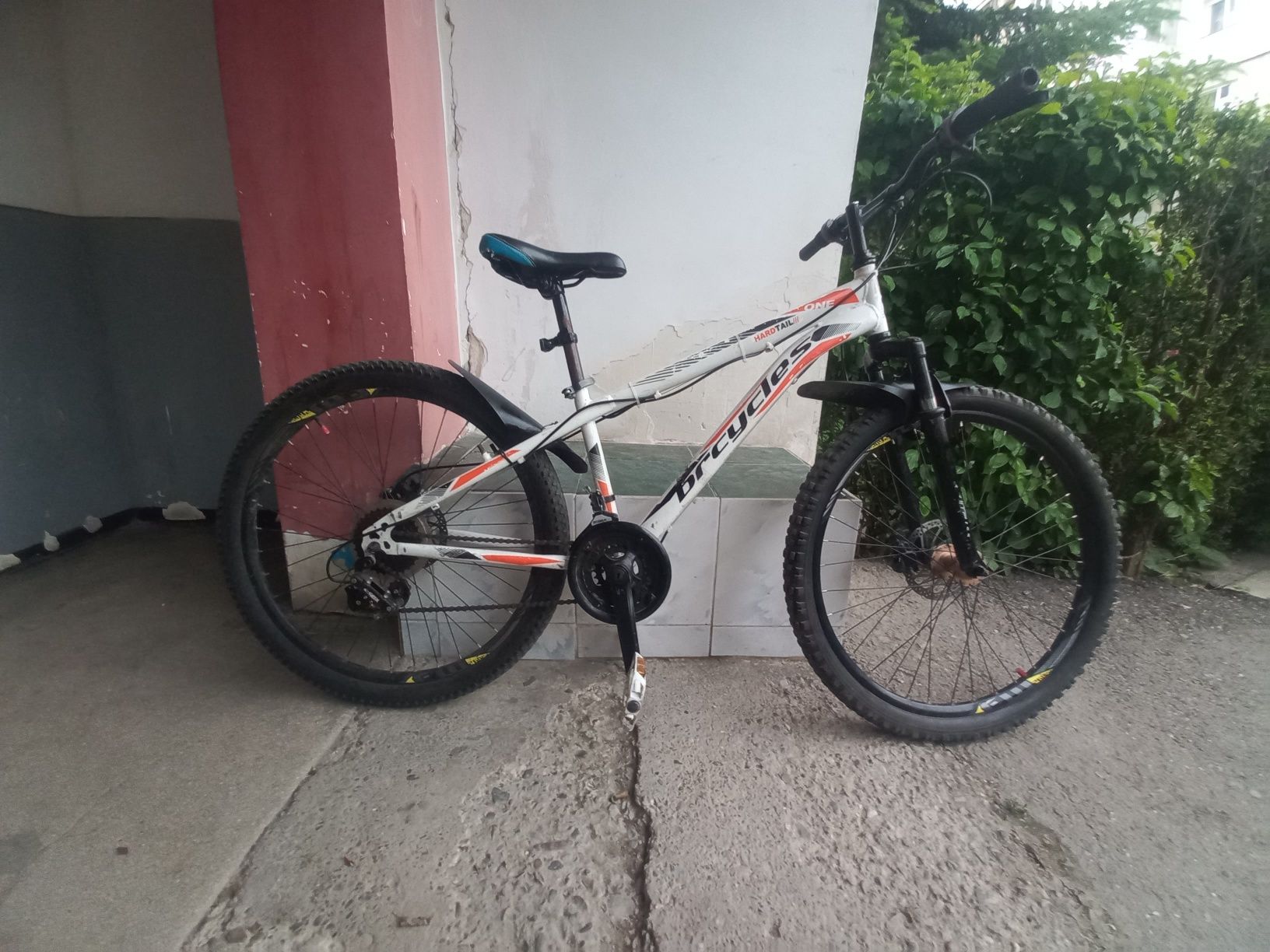 Vând bicicleta  preț ușor negociabil